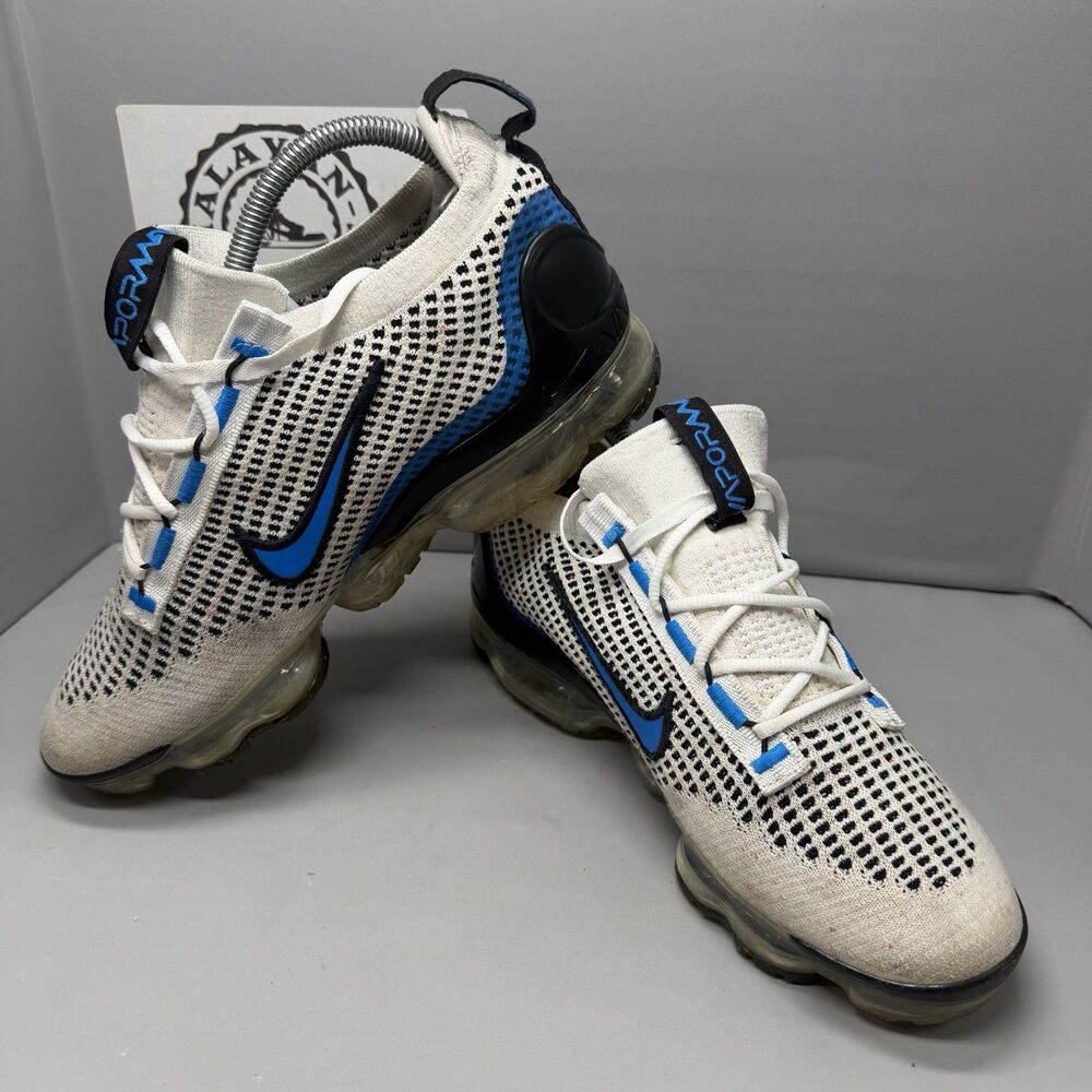 Nike Air VaporMax Flyknit Youth Sz 7Y White Blue Running DB1550-101 Women 8.5 - Picture 10 of 13